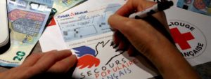 Associations : le don en toute confiance. A l’image de la société tout entière, les associations caritatives ont pris le virage du numérique et diversifient aujourd’hui les canaux de collecte en ligne. L’objectif ? Toucher un large public et faire appel à la générosité du plus grand nombre. Mais en offrant aux associations la possibilité d’établir une relation directe avec les donateurs, Internet a ouvert la voie à une forme de "fraude aux dons" qui vient trahir la confiance de l’internaute.